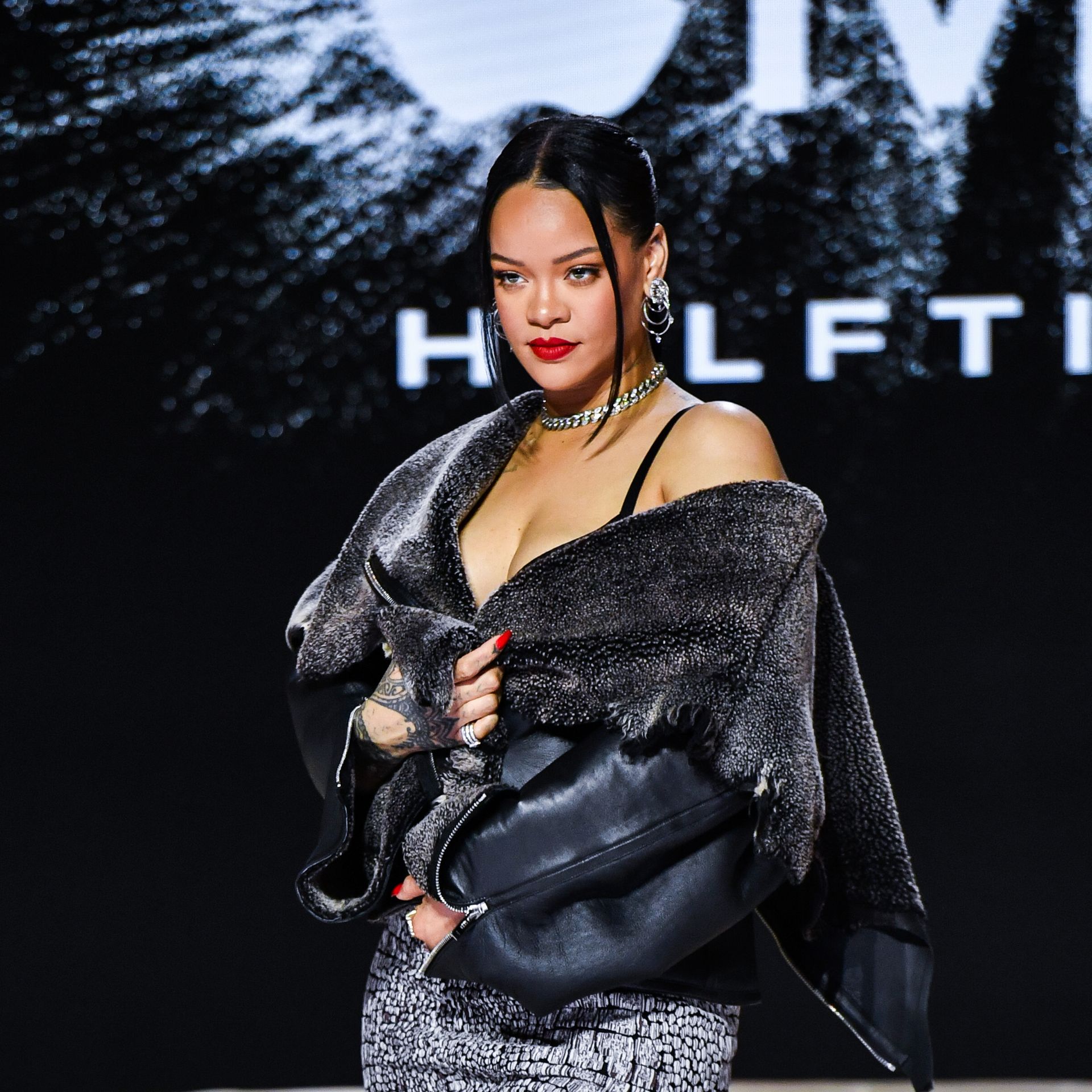 Super Bowl 2023 halftime show: Rihanna returns to stage
