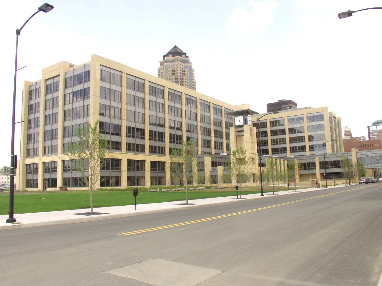 A photo of Nationwide's downtown Des Moines building