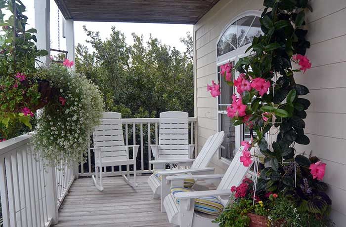Front-Porch-on-Sunset-Inn