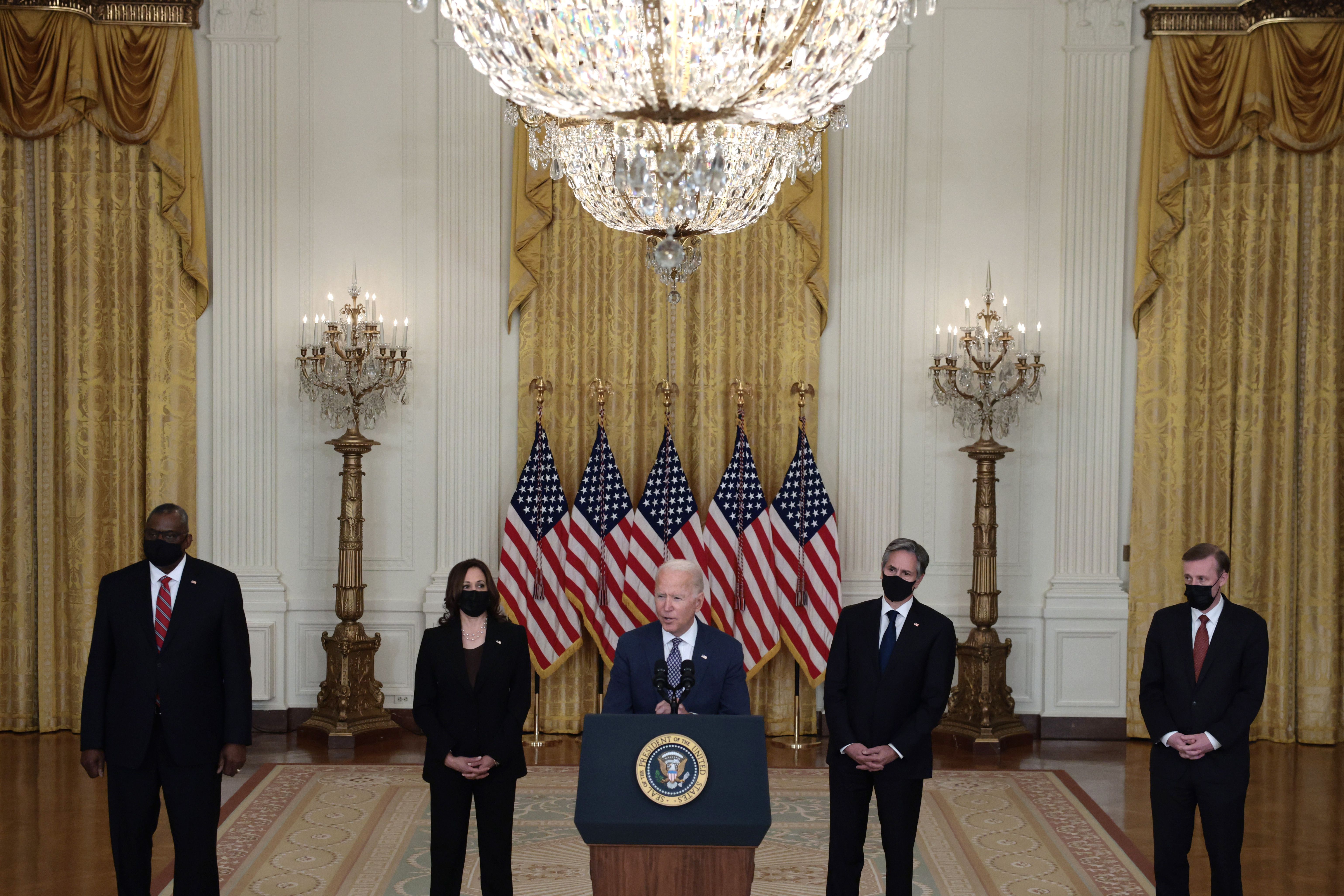 Picture of Biden and his cabinet