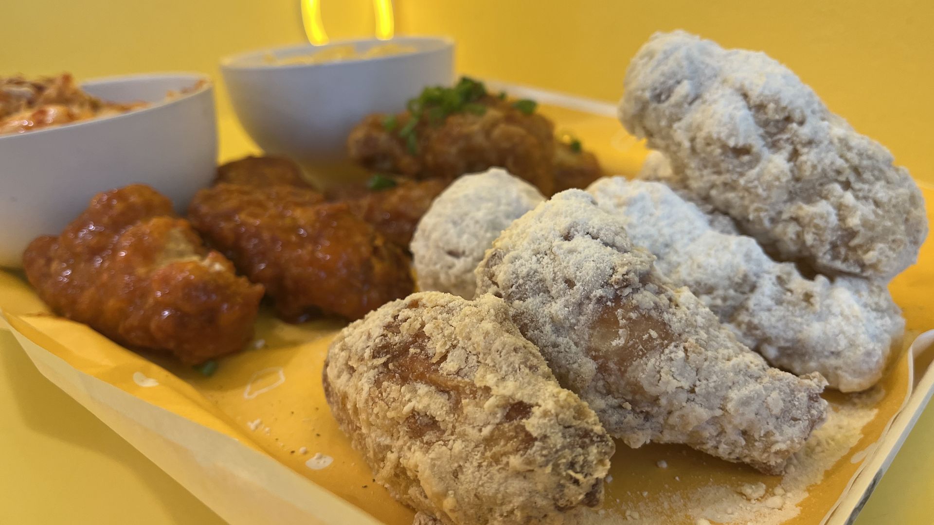 Basic Bird wings on a tray