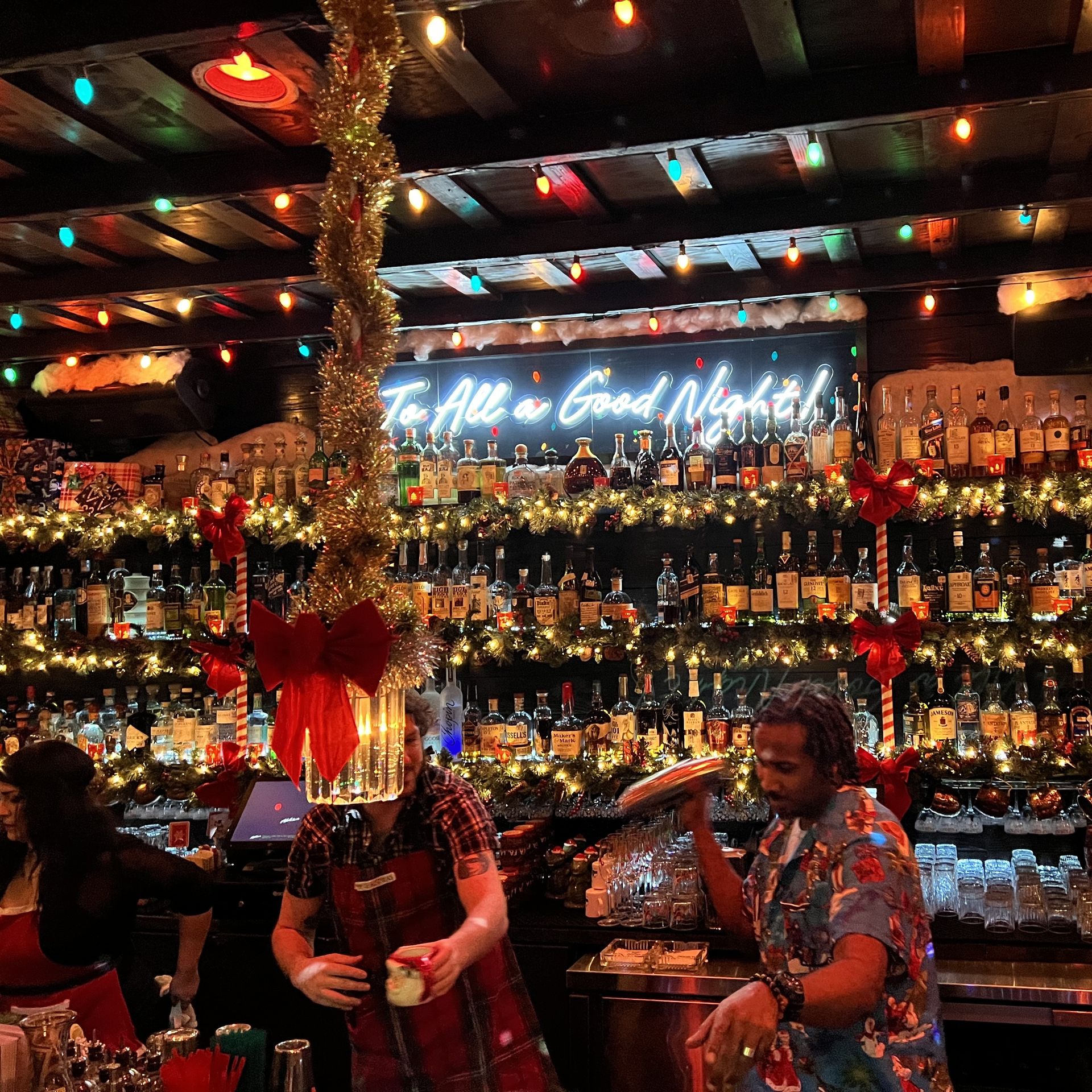 Where to find Austin's cheeriest holiday pop-up bars - Axios Austin