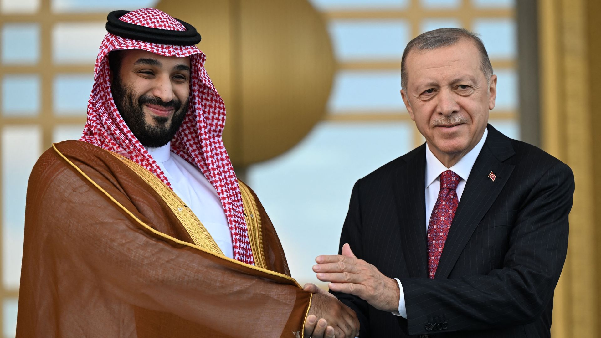Turkish President Recep Tayyip Erdogan (R) welcomes Saudi Crown Prince Mohammed bin Salman (L)