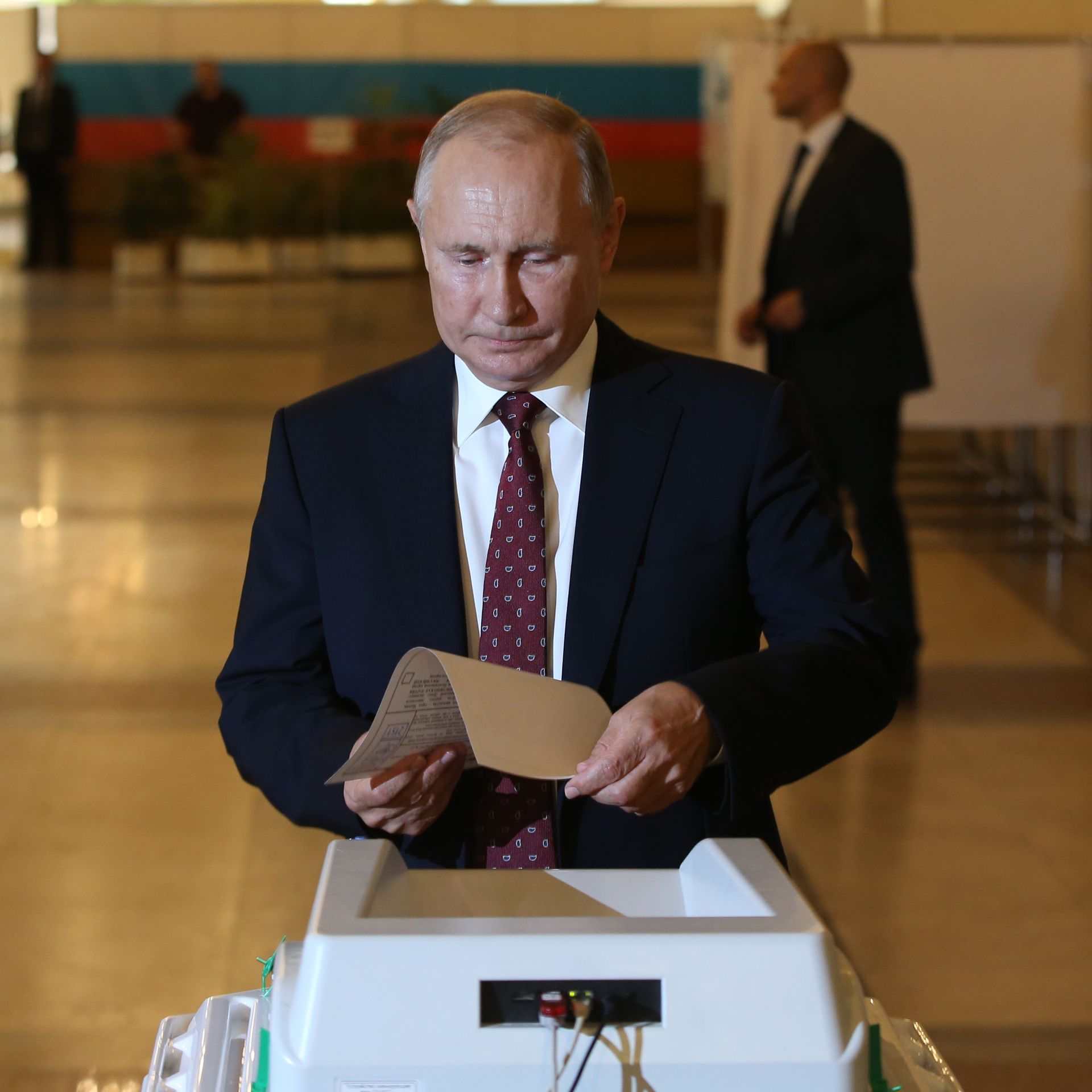 Putin voting in referendum