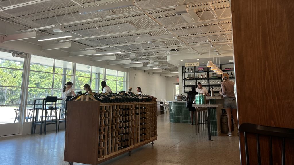 Flo's brings wine and pizza to Tarrytown Axios Austin