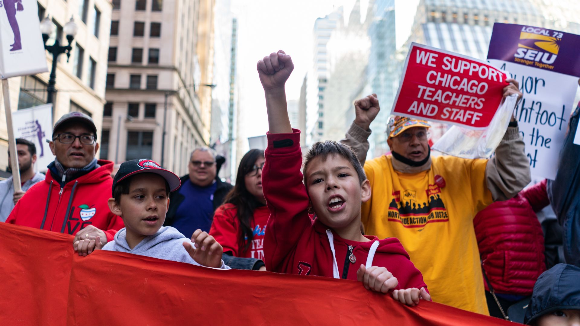 Protesters gather to support Chicago teachers