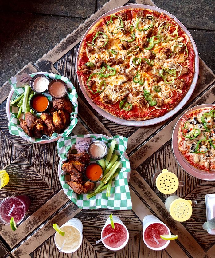 pizza-transfusion-wings-at-selwyn-pub-charlotte