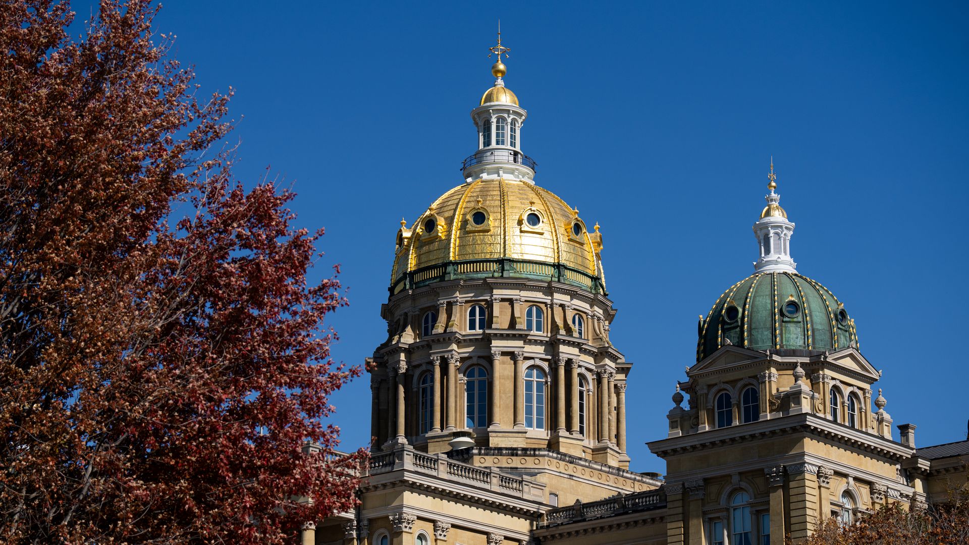 The golden dome of the Iowa Capitol