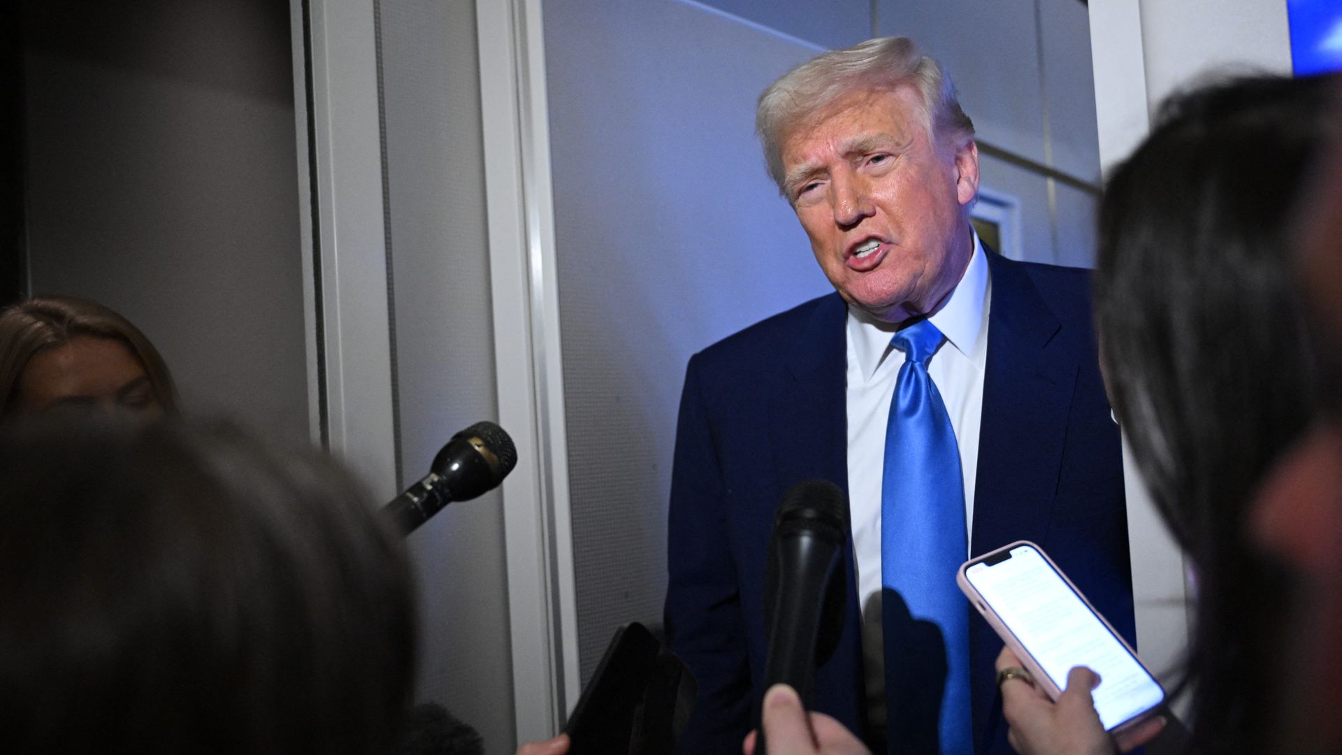 trump on air force one