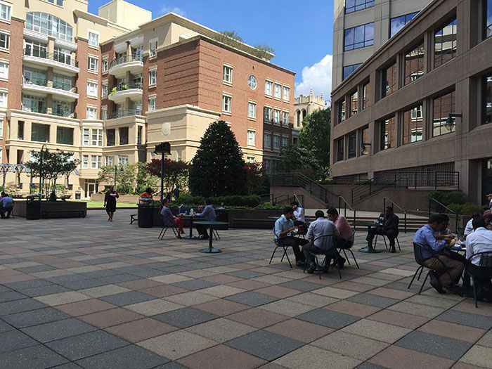 transamerica-plaza-outdoor space