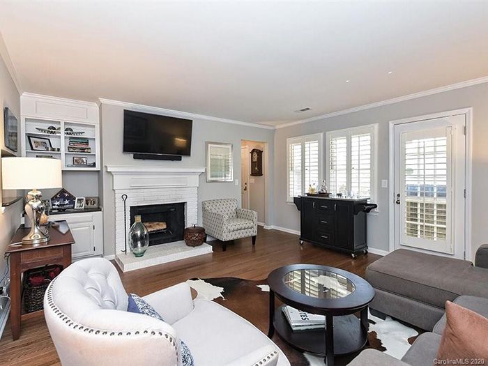 3514 Colony Crossing Drive living room