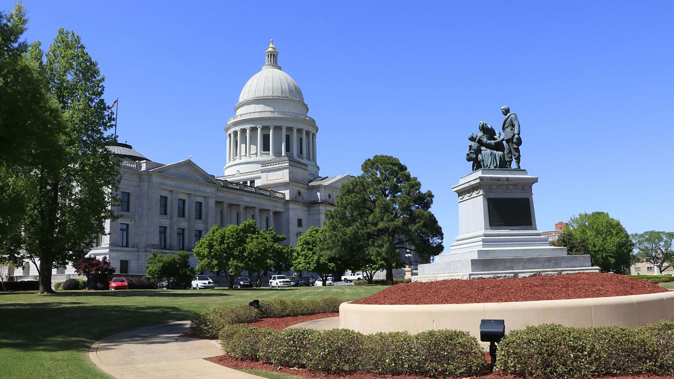 Arkansas lawmakers seek to restrict drag shows, make abortion homicide