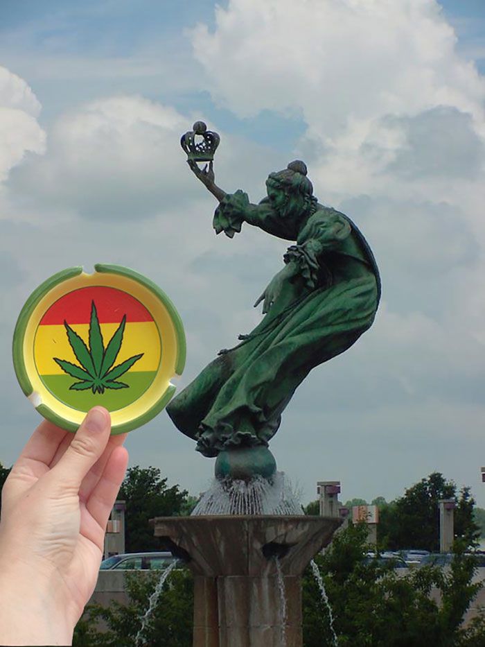 clt airport statue weed