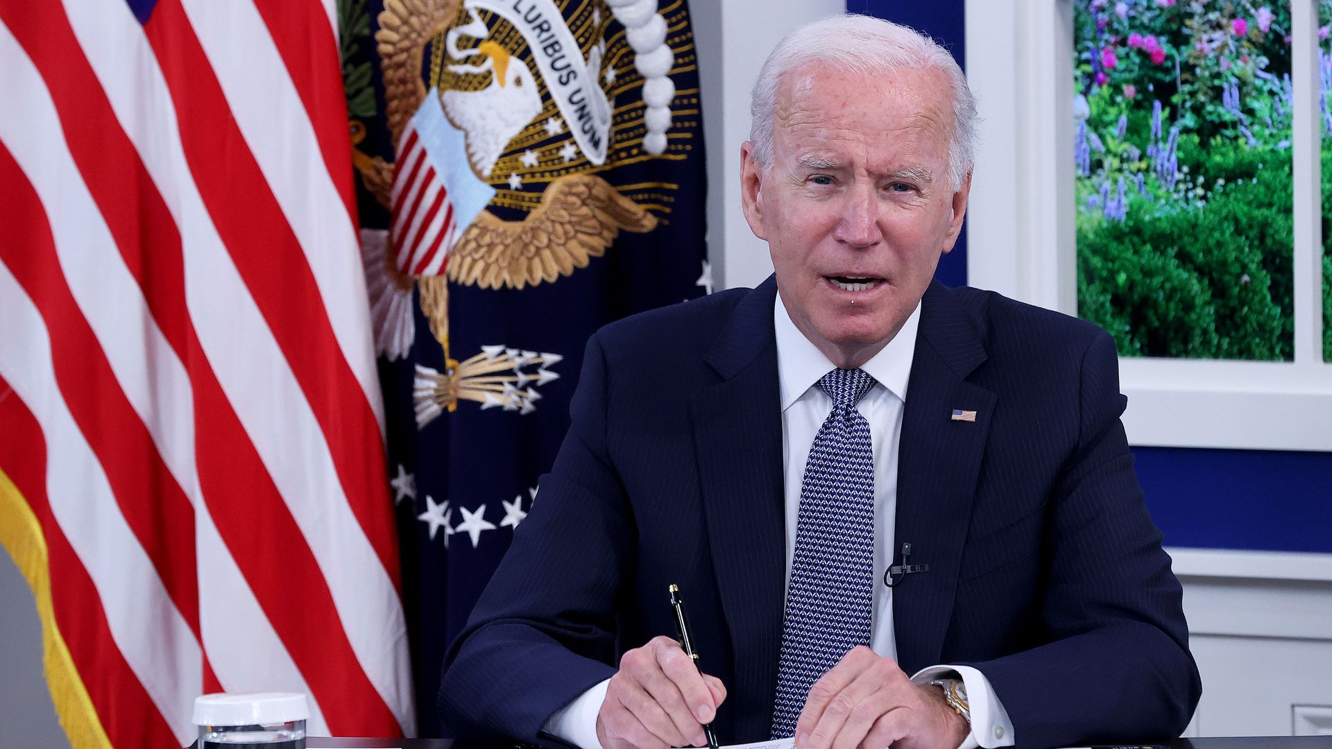  President Biden hosting a  meeting with corporate CEOS and members of his cabinet to discuss the federal debt limit  in the Eisenhower Executive Office Building on October 06, 2021 in Washington, DC.