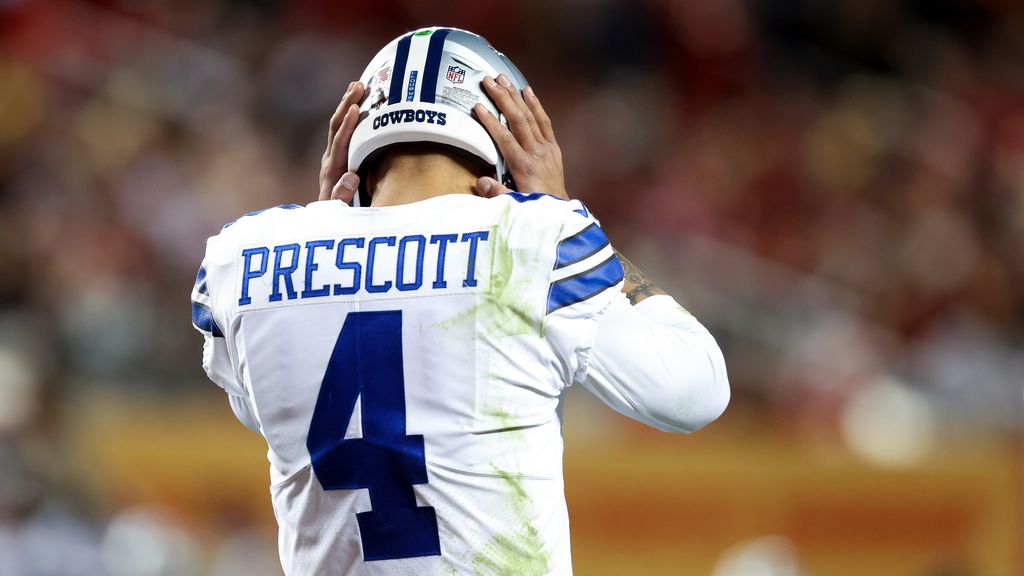 Dallas Cowboys cornerback Stephon Gilmore looks on during the team's  News Photo - Getty Images