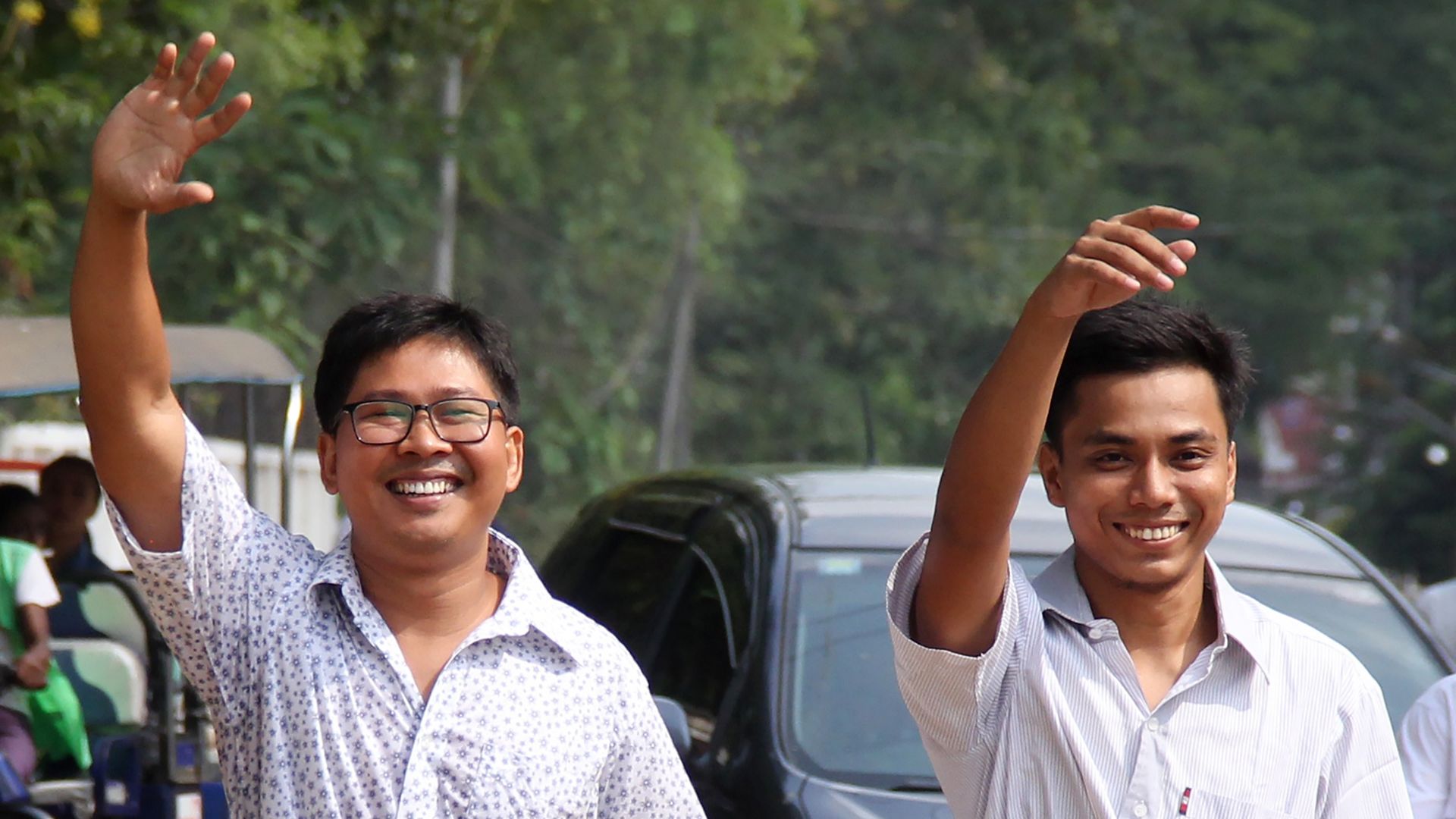 Reuters journalists Wa Lone (L) and Kyaw Soe Oo gesture outside Insein prison after being freed in a presidential amnesty in Yangon on Tuesday local time.