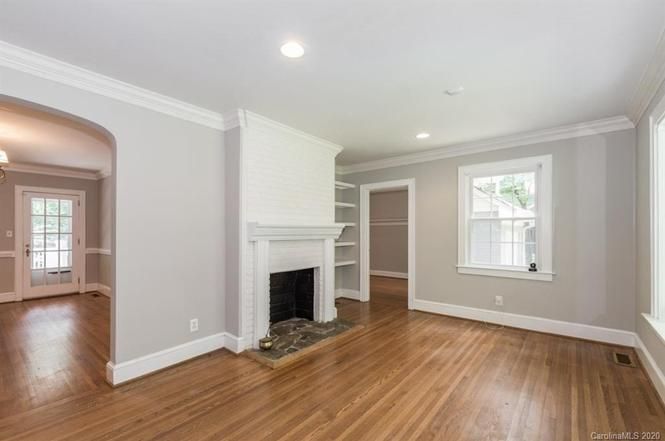 1414 Pinecrest Ave living room