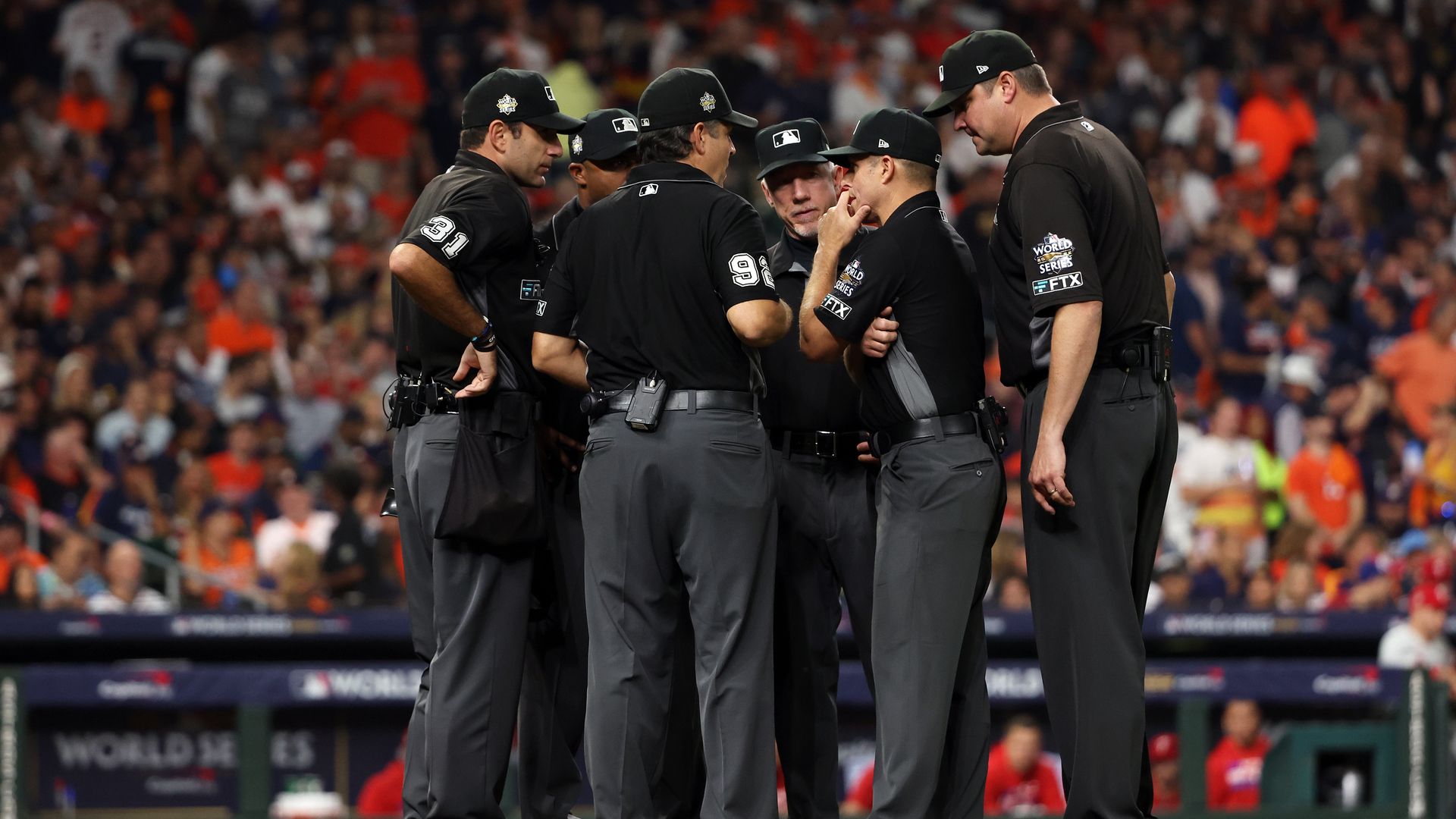 10 Major League Baseball umpires retire in historic exodus