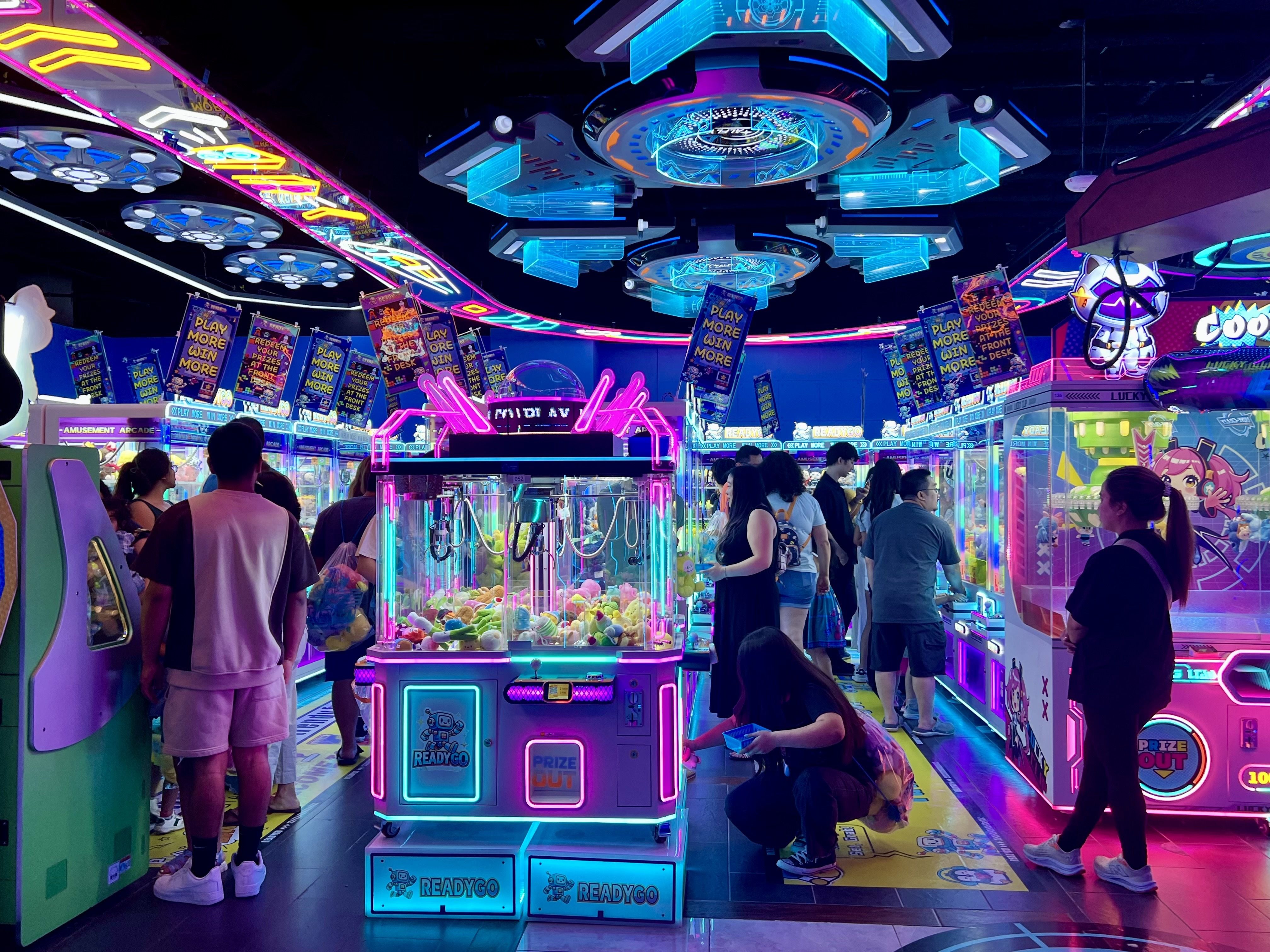 Houston's new obsession: Claw machines and plushie prizes - Axios
