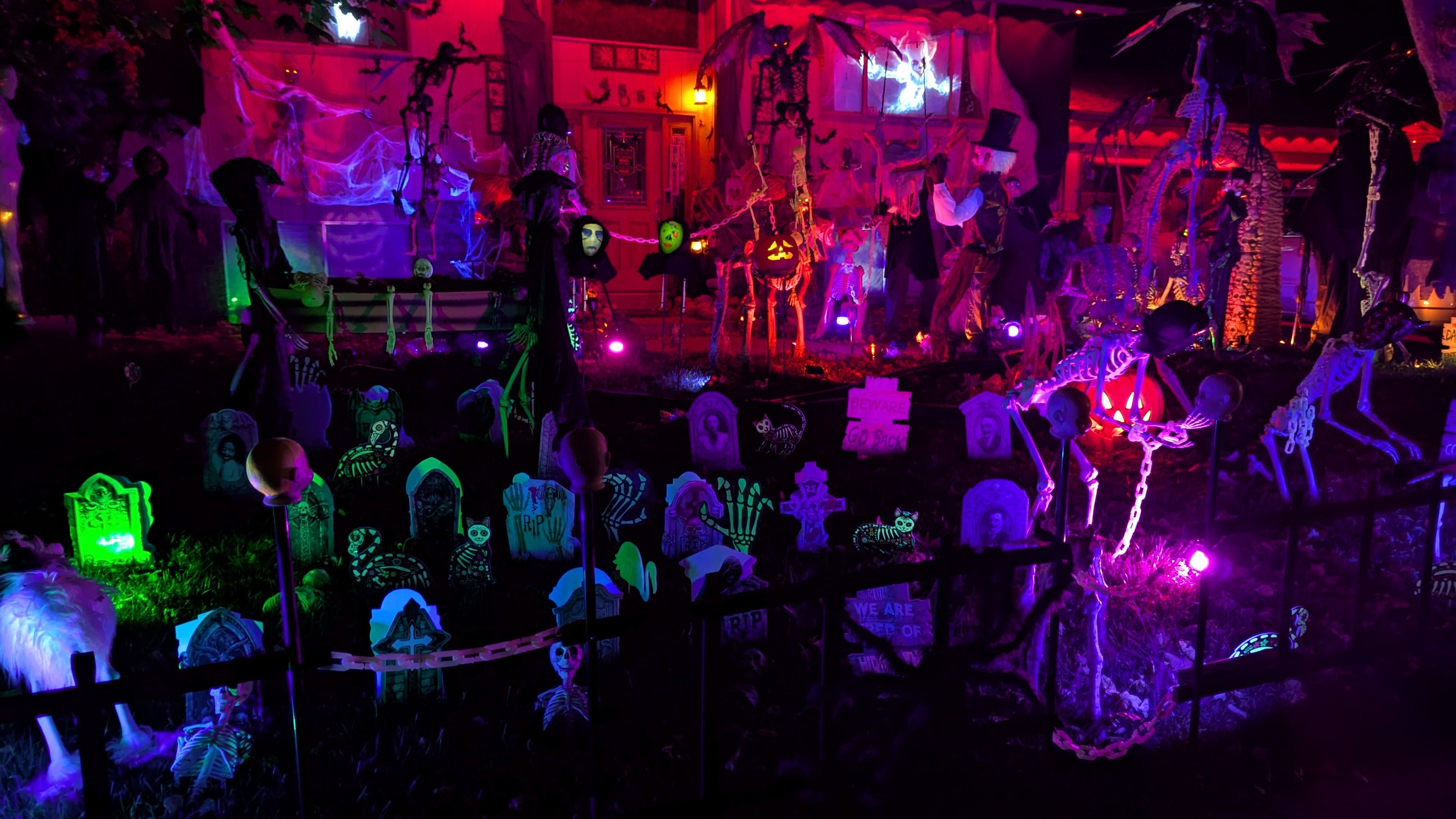A cemetery and other Halloween decorations in a yard.