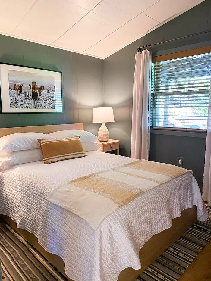 Airnbnb mountain house bedroom