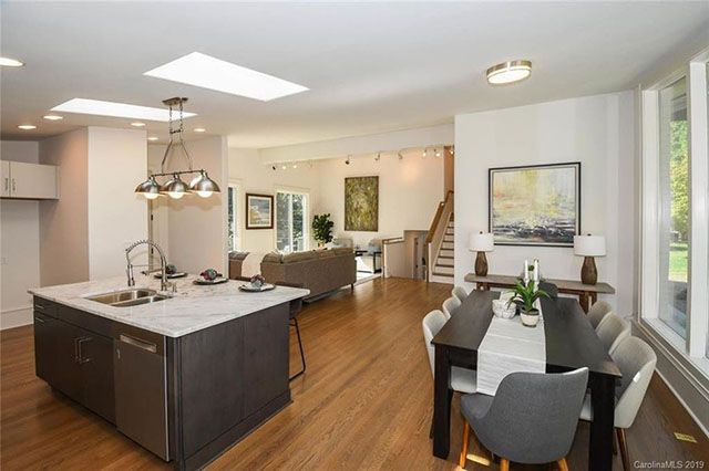 411 Landsdowne Road kitchen:living room