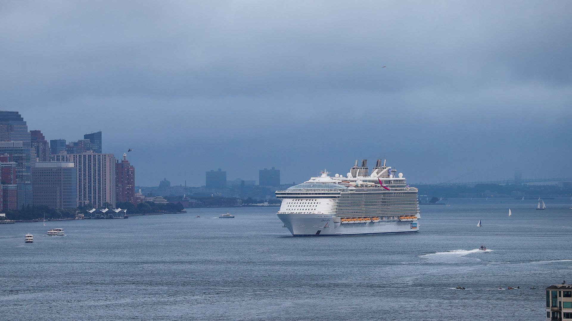 Picture of a Royal Caribbean cruise on the Hudson river
