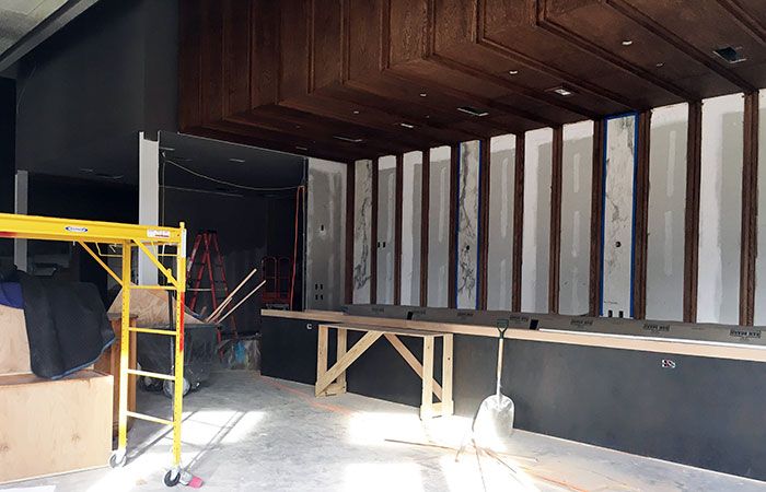 bar-at-oak-steakhouse