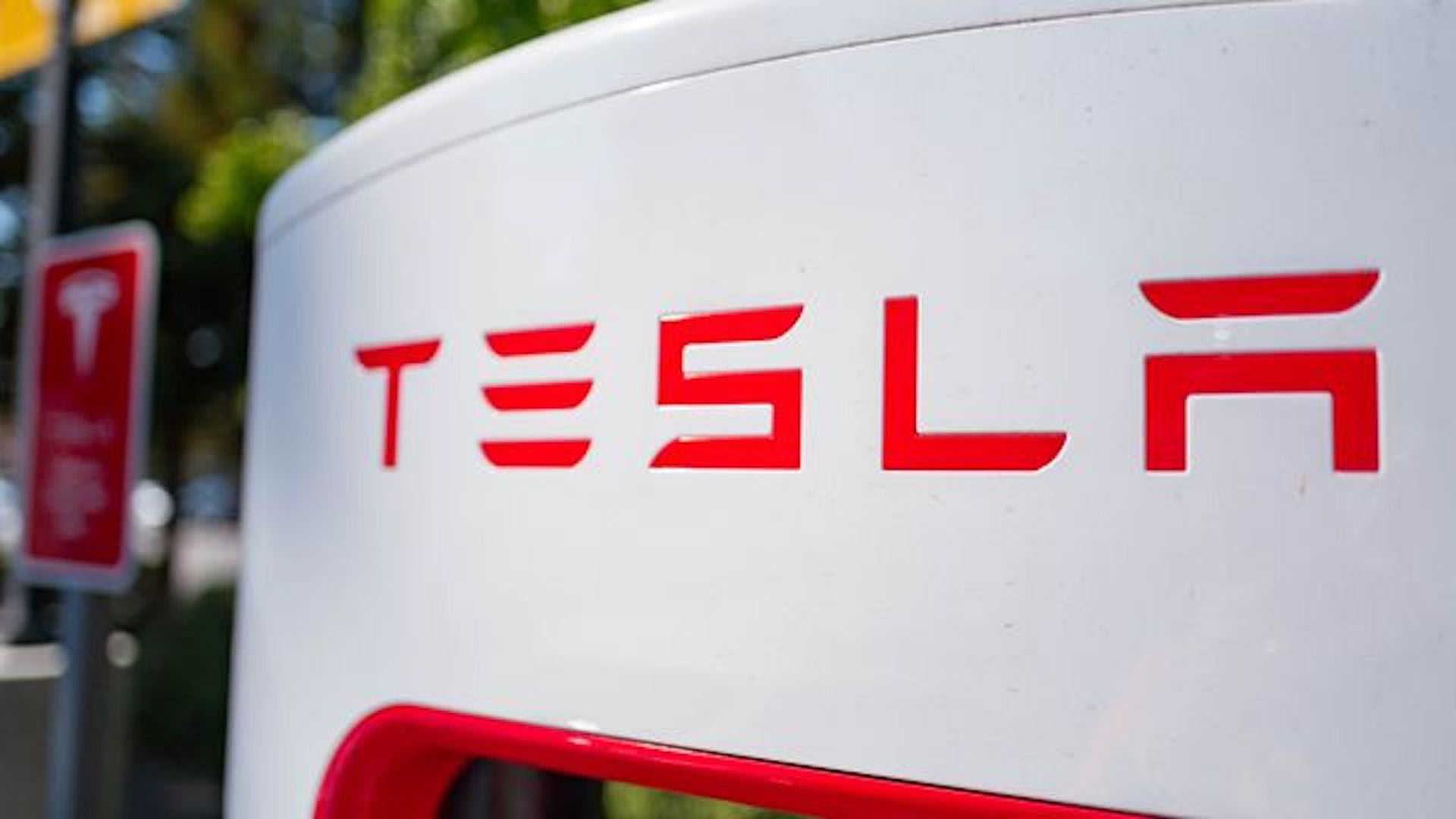 TEsla charging station