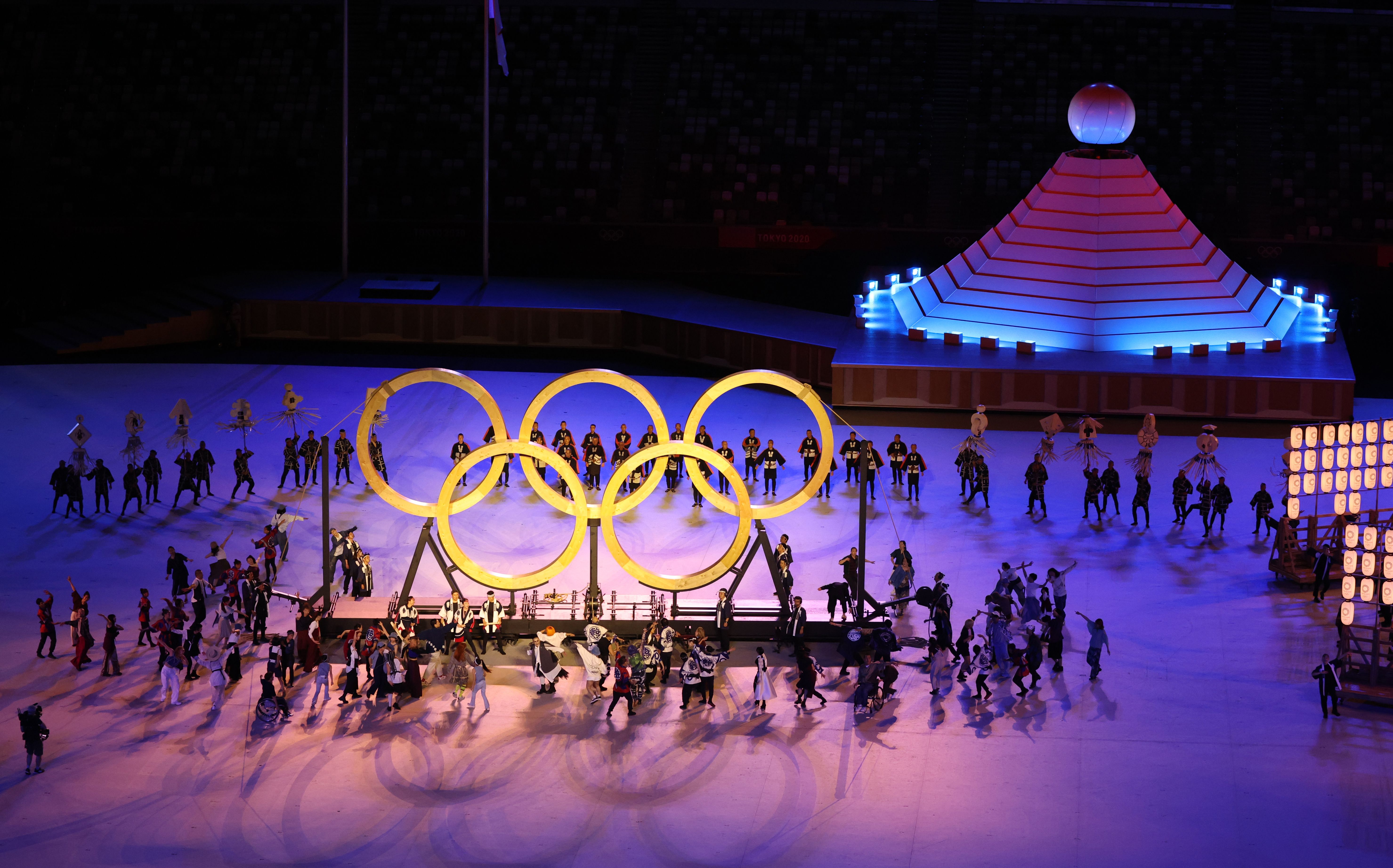 picture of the Olympic rings being formed