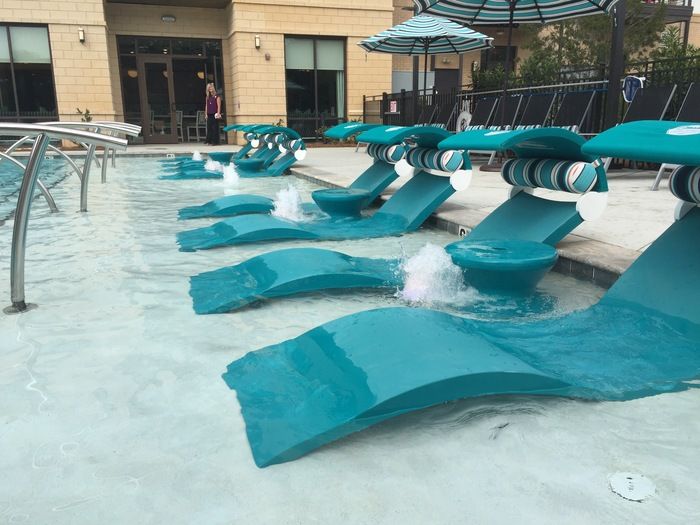 aqua-lounge-village-at-commonwealth