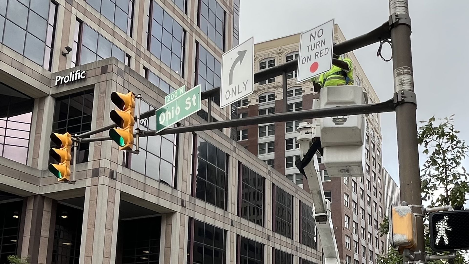 A 'no turn on red' sign installed on a stop light post.