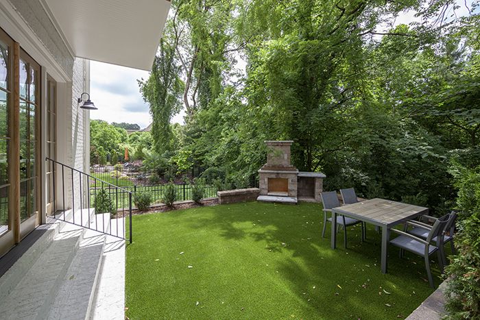 2020-Finalist-Luxury-Townhouse-yard