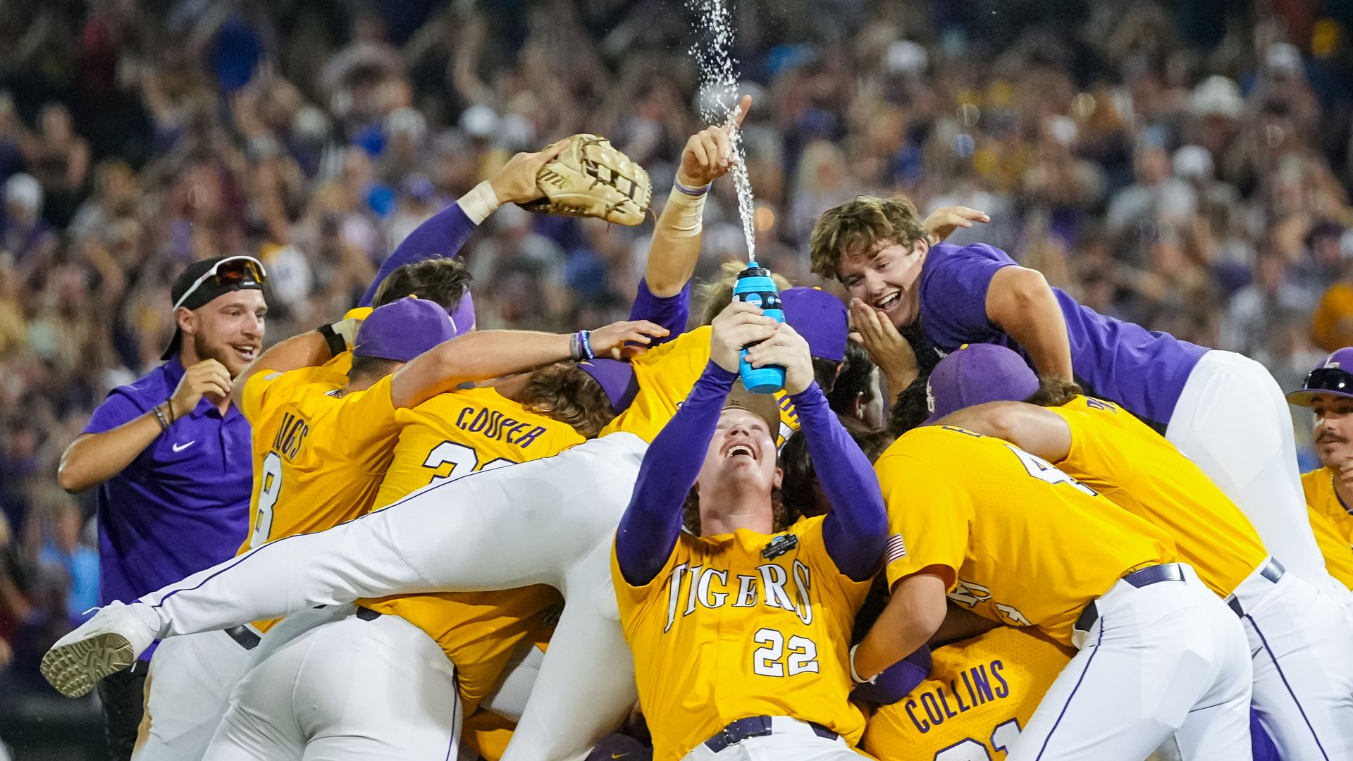 lsu players celebrate