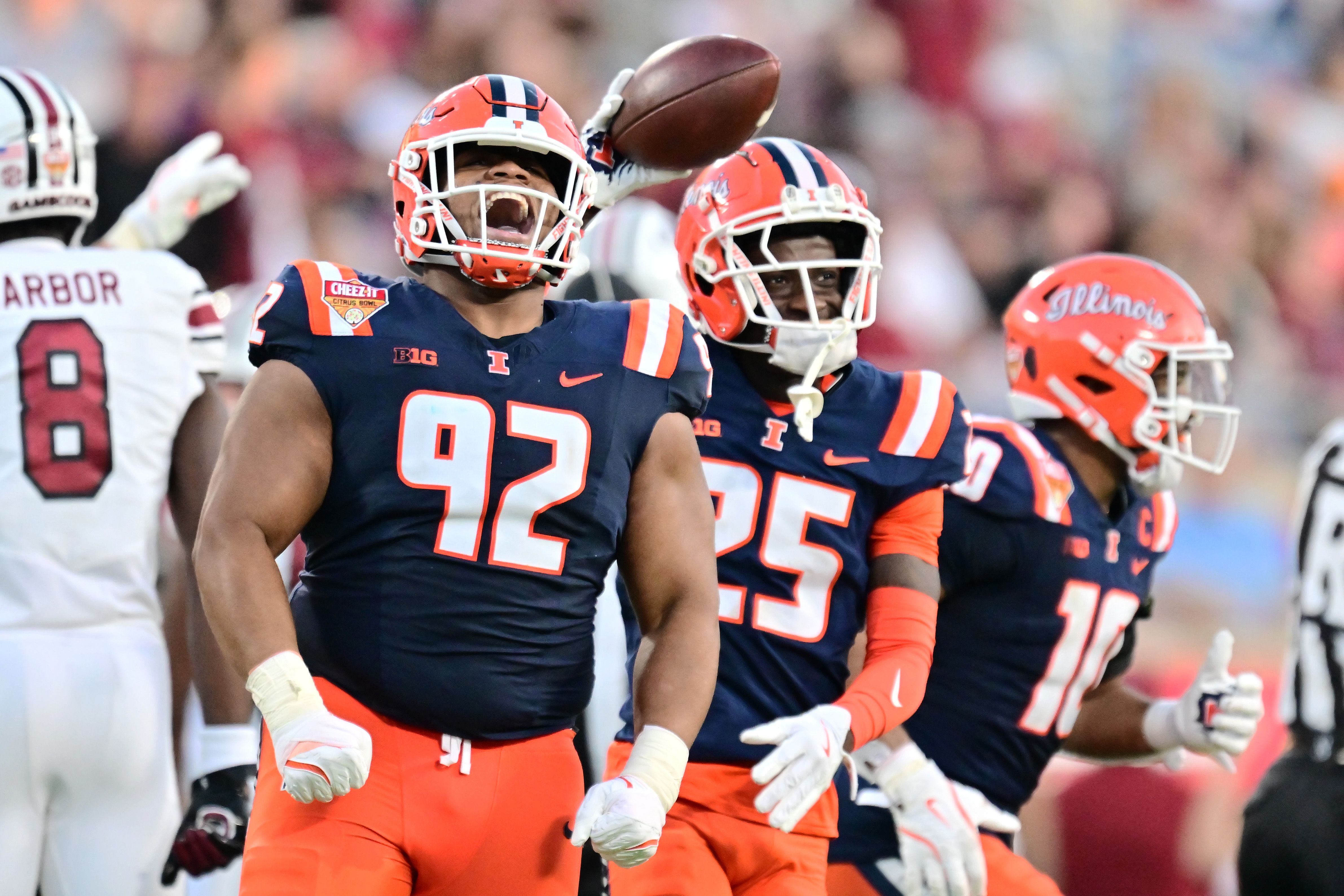  Gentle Hunt #92 reacts after Jaheim Clarke #25 of the Illinois Fighting Illini recovers a loose ball in the second quarter of the 2024 Cheez-It Citrus Bowl against the South Carolina Gamecocks at Camping World Stadium on December 31, 2024 in Orlando, Florida. (Photo by Julio Aguilar/Getty Images)