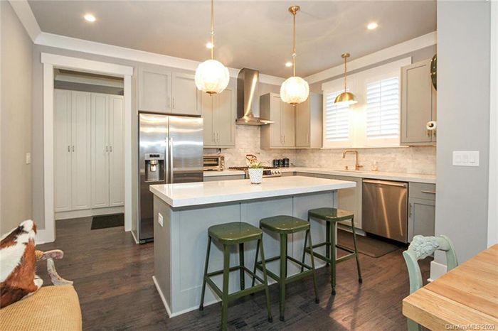 7911 Rea View Ct kitchen