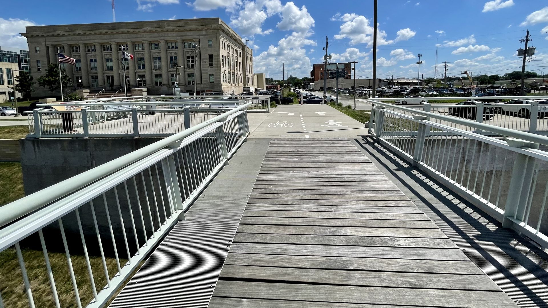 A photo of the Des Moines Riverwalk.