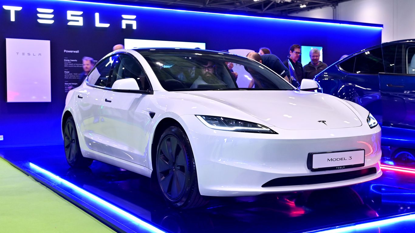 Tesla EV sales decline, miss expectations in Q1