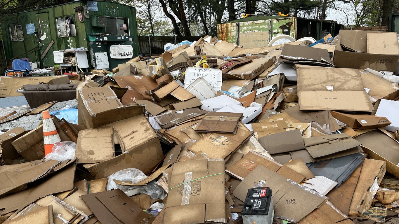 Closed North Park Recycling Center Has Become Garbage Dump Axios Chicago 7889