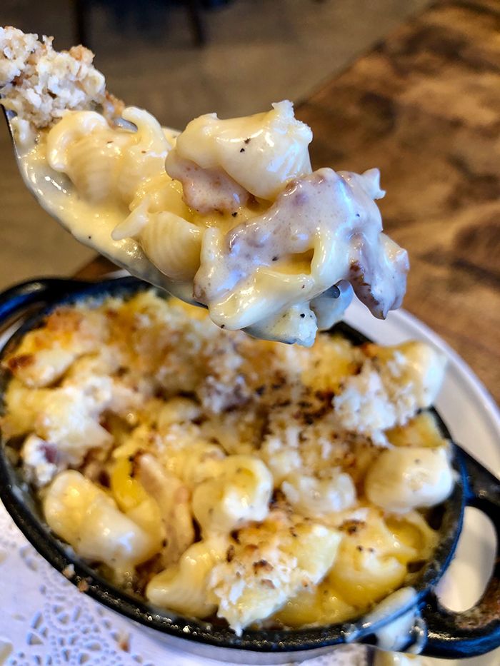 bacon-mac-and-cheese-at-the-dunavant-restaurant