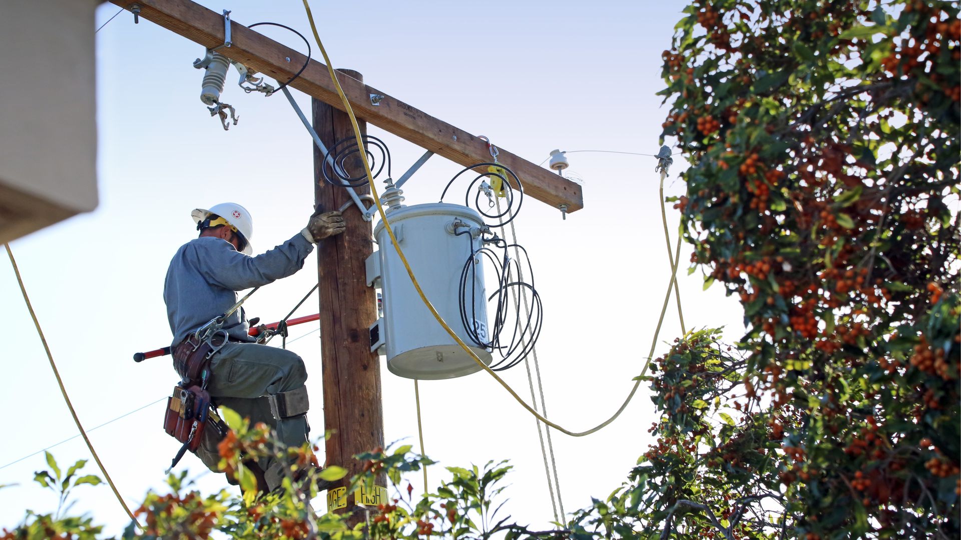 Picture of a Southern California Edison worker on a utility pole