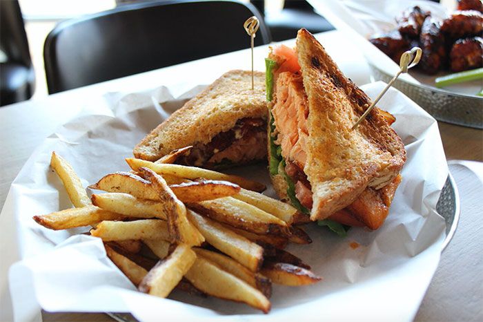 salmon-blt-turnhouse-grille
