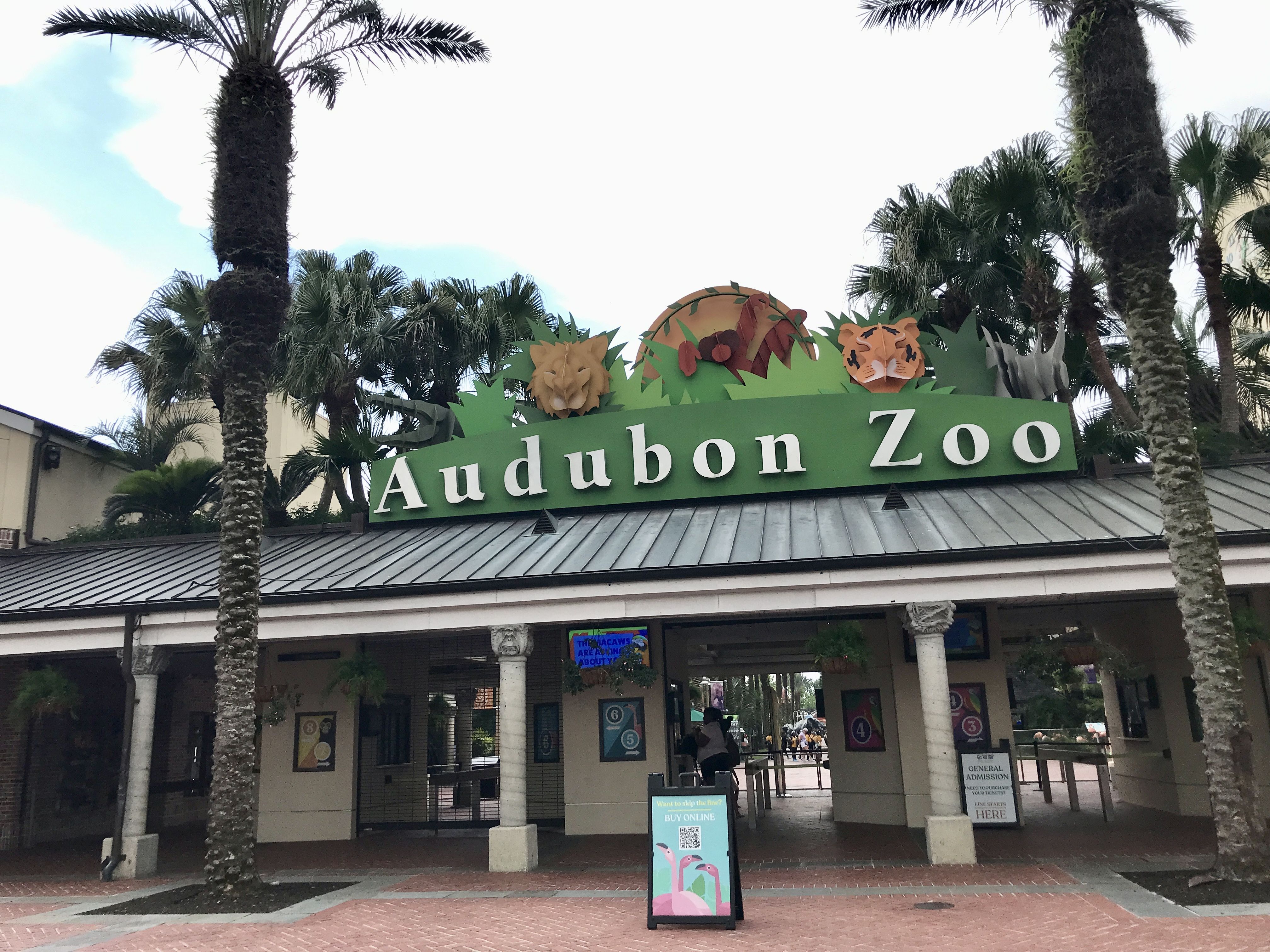 photo shows the entrance of Audubon Zoo