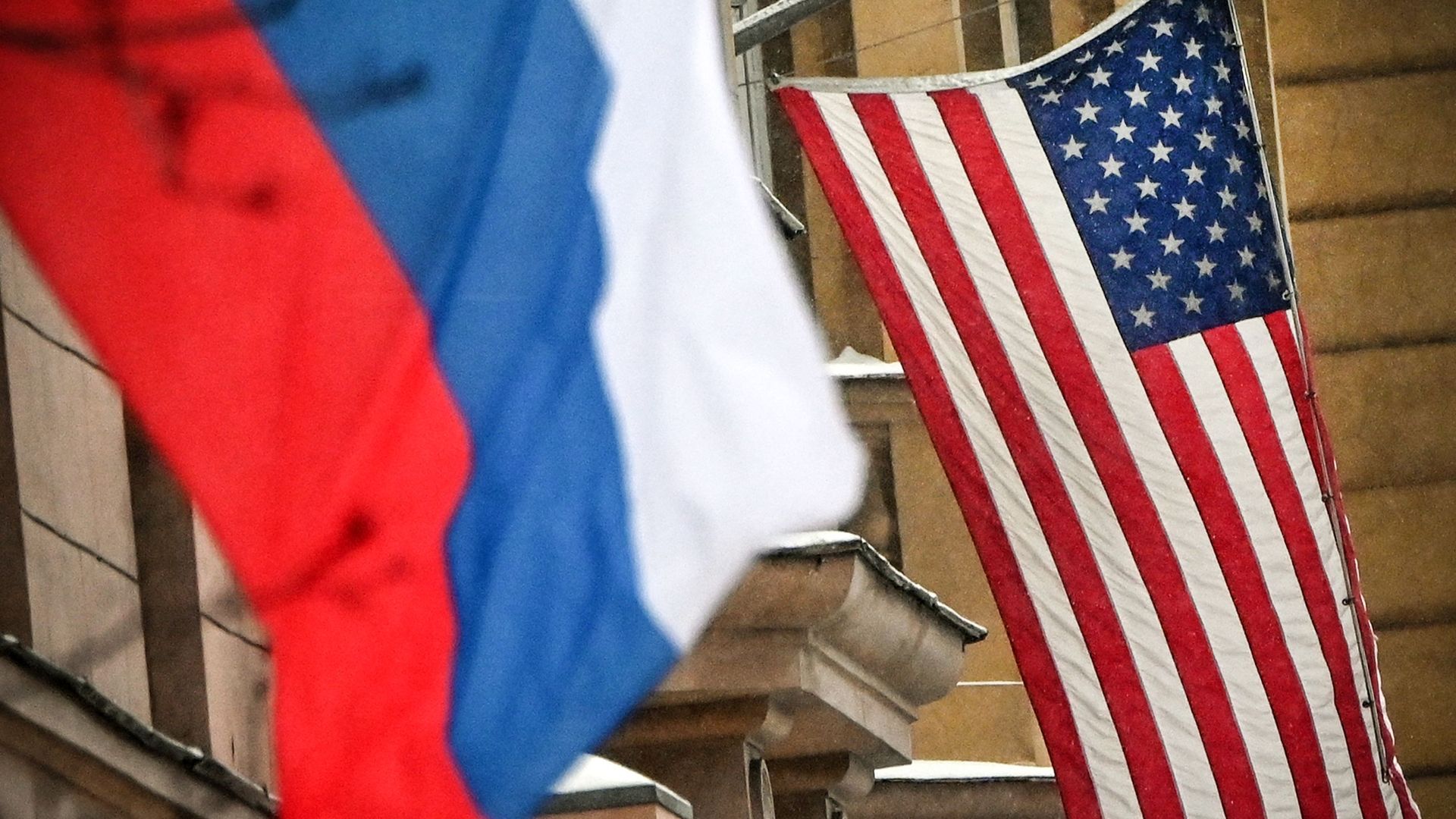 Picture of the U.S. and Russian flags