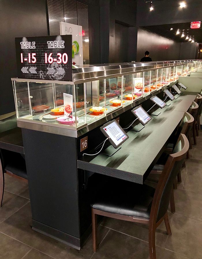 seating at rockin rolls sushi