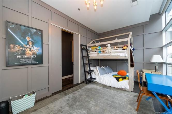 1100 Metropolitan Ave #203 room