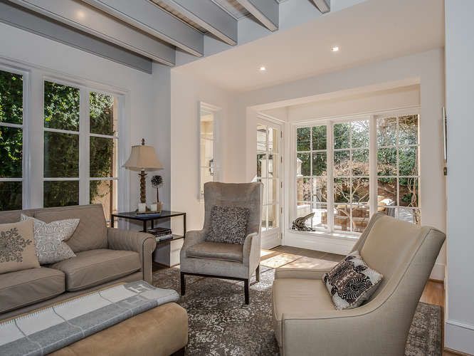 1617 Queens Road sitting room