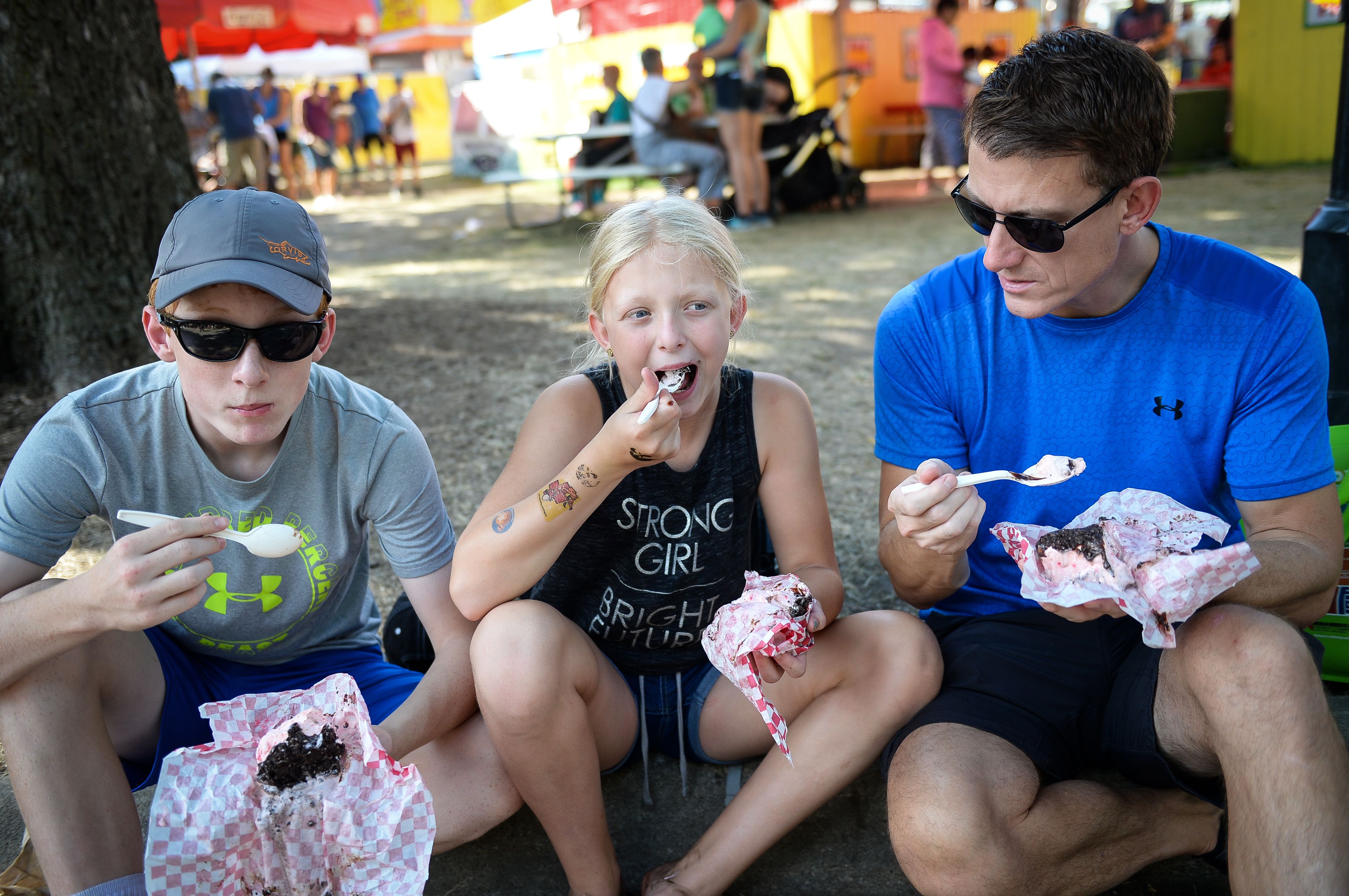 Kids eat bauder's ice cream