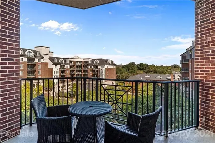 300 W 5th St #516, balcony