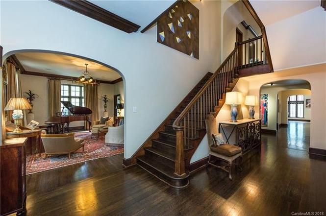 1574 Queens Road interior